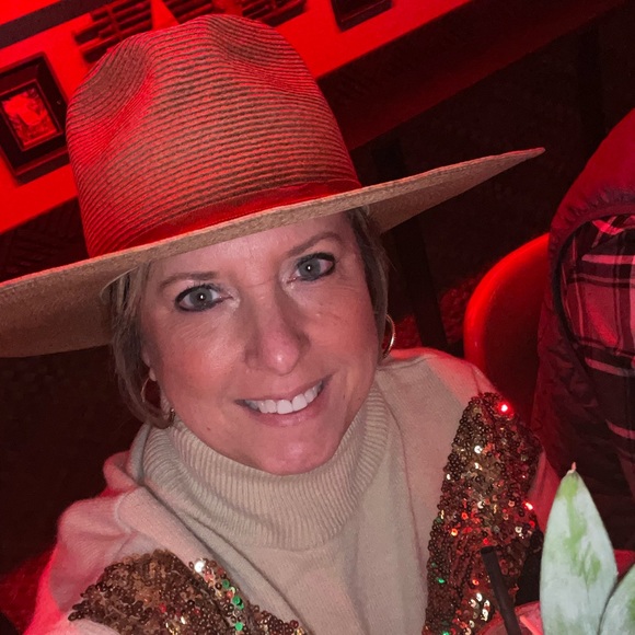 Meet your Posher, Angela - Picture 1 of 1